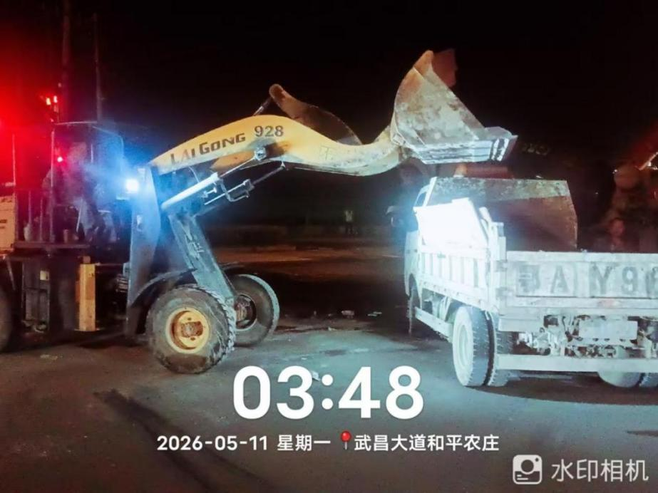 20260511-江环公司深夜处置路面污染.png