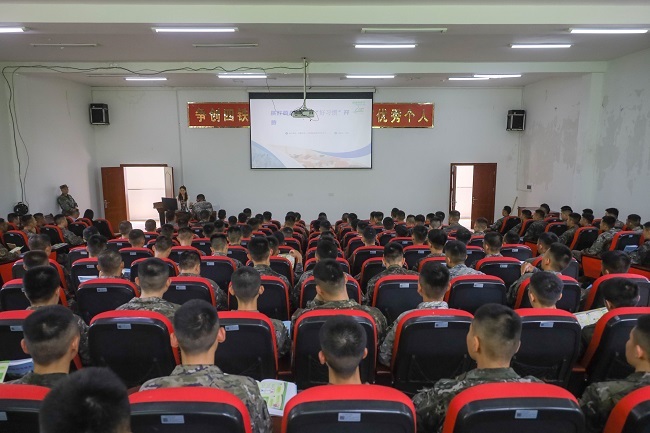 武汉江夏开展“送医进军营 健康暖兵心”健康科普义诊活动1.jpg